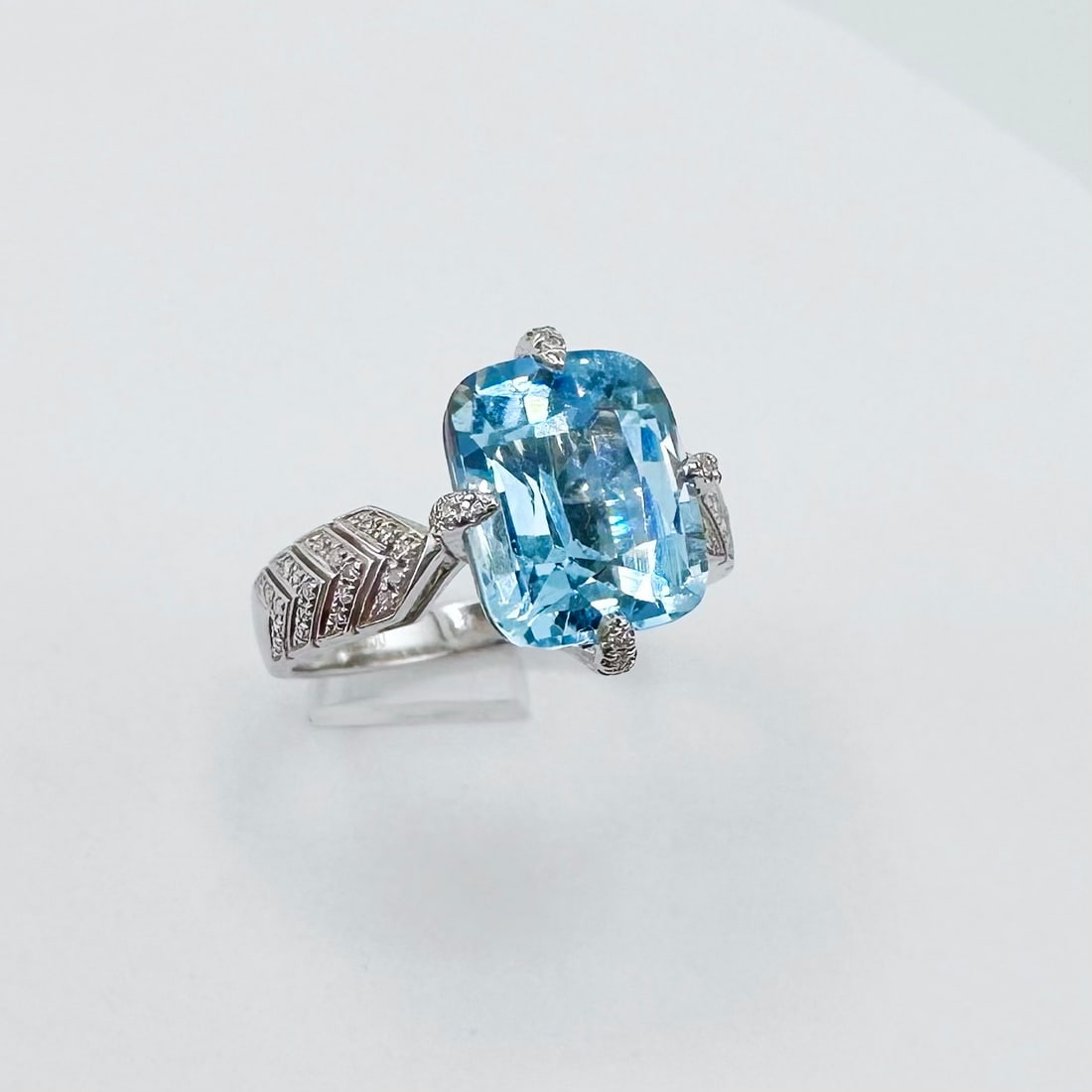 14k Gold 3.87 Ctw Natural Aquamarine & Diamond Ring - 4