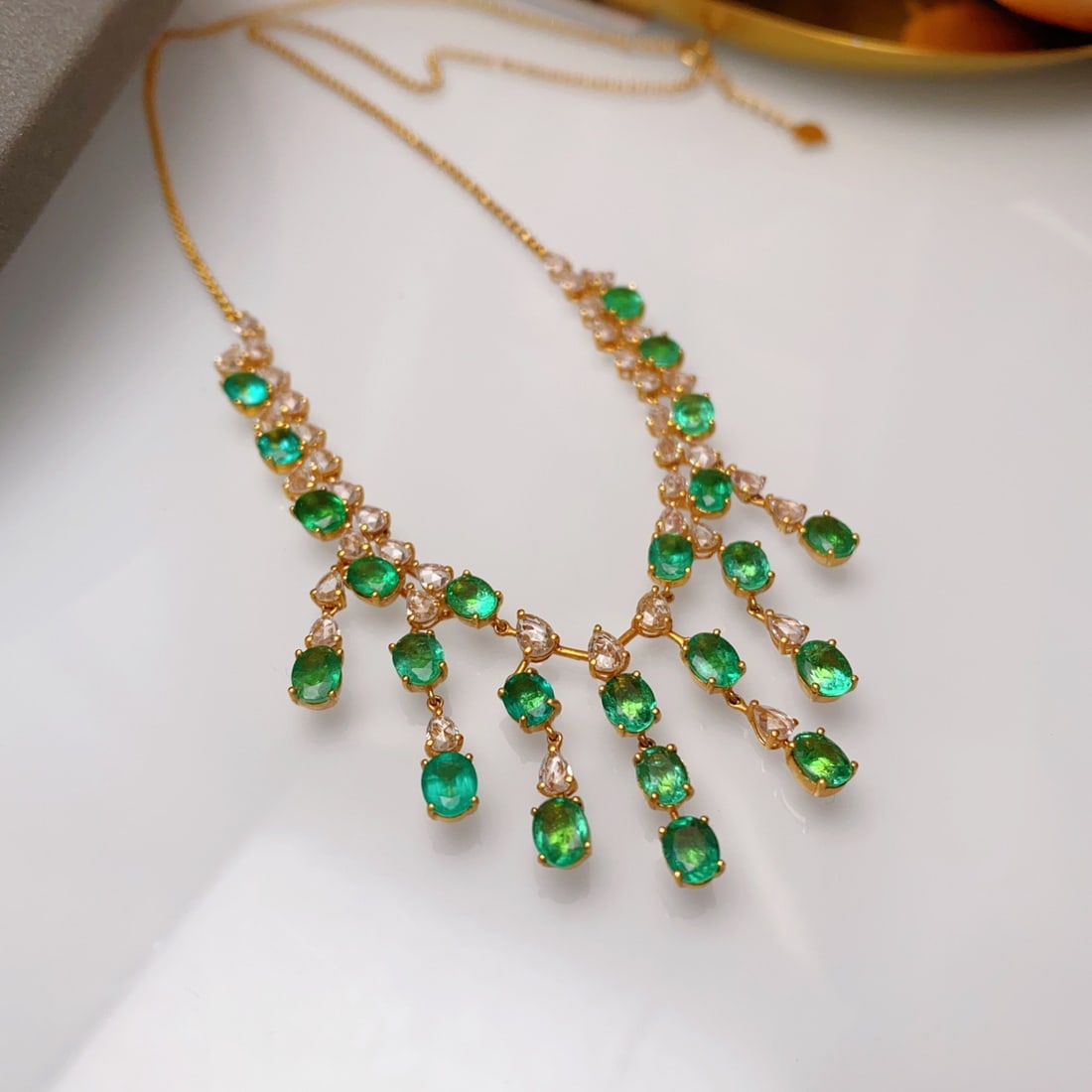 14k Gold 8.80 Ct Natural Emerald & Sapphire Necklace - 4