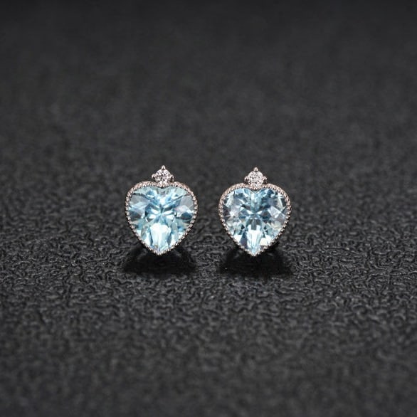 14k Gold 2.39 Ct Natural Aquamarine & Diamond Earrings: Ref:231154332 // gold content:14k gold // main gemstone:aquamarine // shape:heart // carat weight:2. 39ct // color:blue // treatment:natural // // adjacent gemstone 2 : diamond // shape:round //