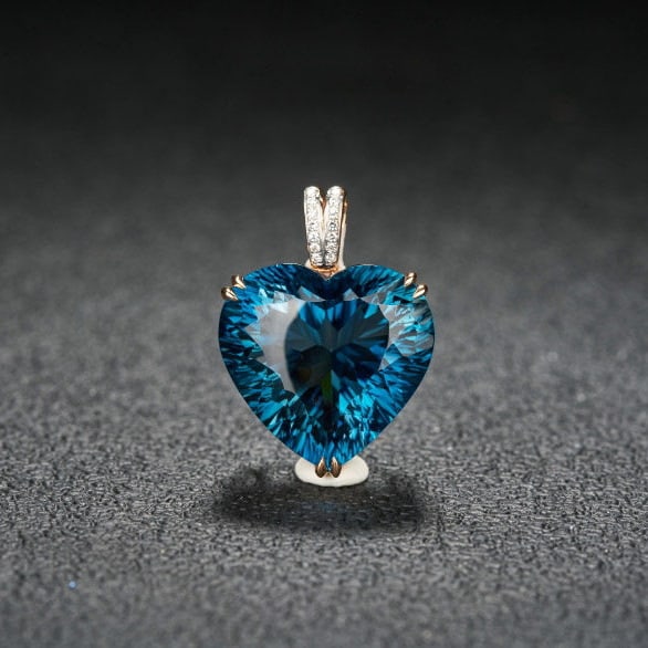 14k Gold 19.69 Ct Natural Topaz & Diamond Pendant( Without Chain ): Ref:231154333 // gold content:14k gold // main gemstone:topaz // shape:heart // carat weight:19. 69ct // color:blue // treatment:natural // // adjacent gemstone 2 : diamond // shape:round // clarity