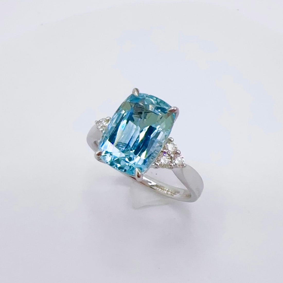 14k Gold 3.76 Ctw Natural Aquamarine & Diamond Ring: Ref:231154339 // gold content:14k gold // ring size:7. 25us // // main gemstone:aquamarine // shape:cushion // carat weight:3. 58ct // color:santa maria color // treatment:natural // // adjacent