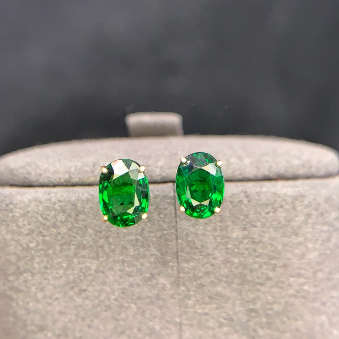14k Gold 1.8 Ct Natural Tsavorite Earrings - 3