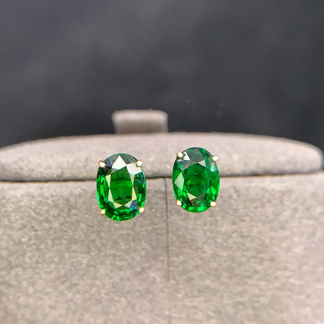 14k Gold 1.8 Ct Natural Tsavorite Earrings - 4