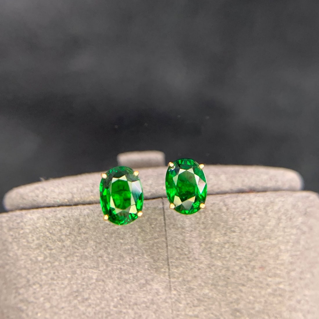 14k Gold 1.8 Ct Natural Tsavorite Earrings - 5