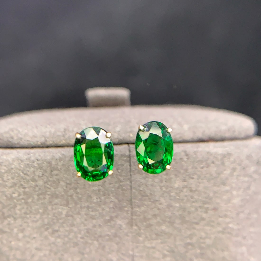 14k Gold 1.8 Ct Natural Tsavorite Earrings - 6
