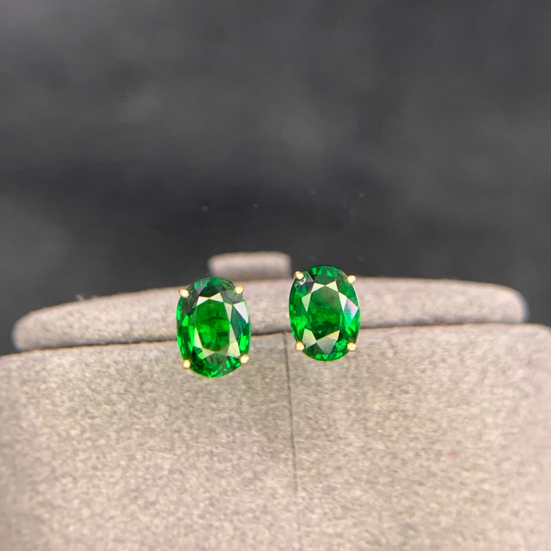 14k Gold 1.8 Ct Natural Tsavorite Earrings - 7