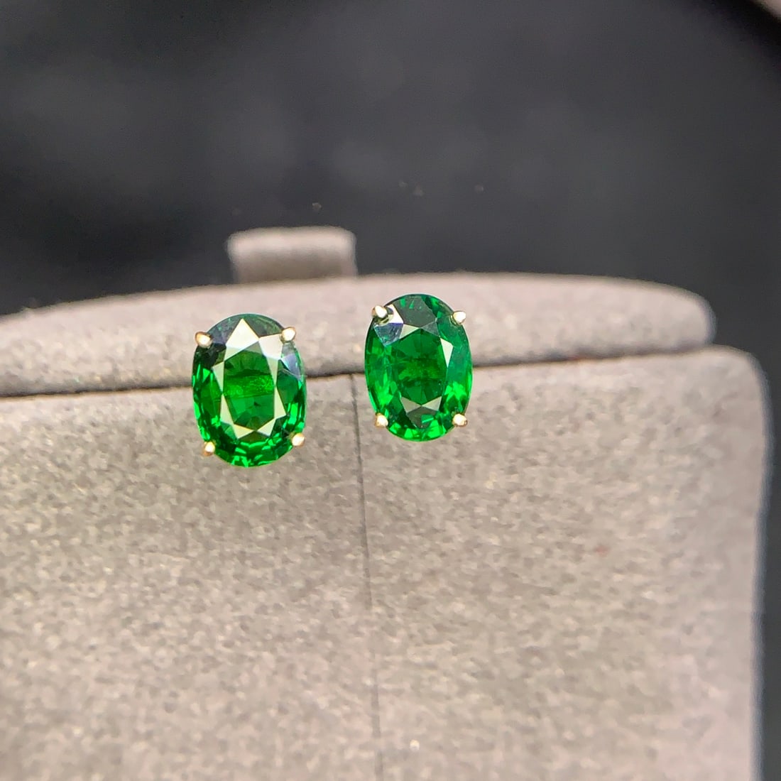 14k Gold 1.8 Ct Natural Tsavorite Earrings - 8