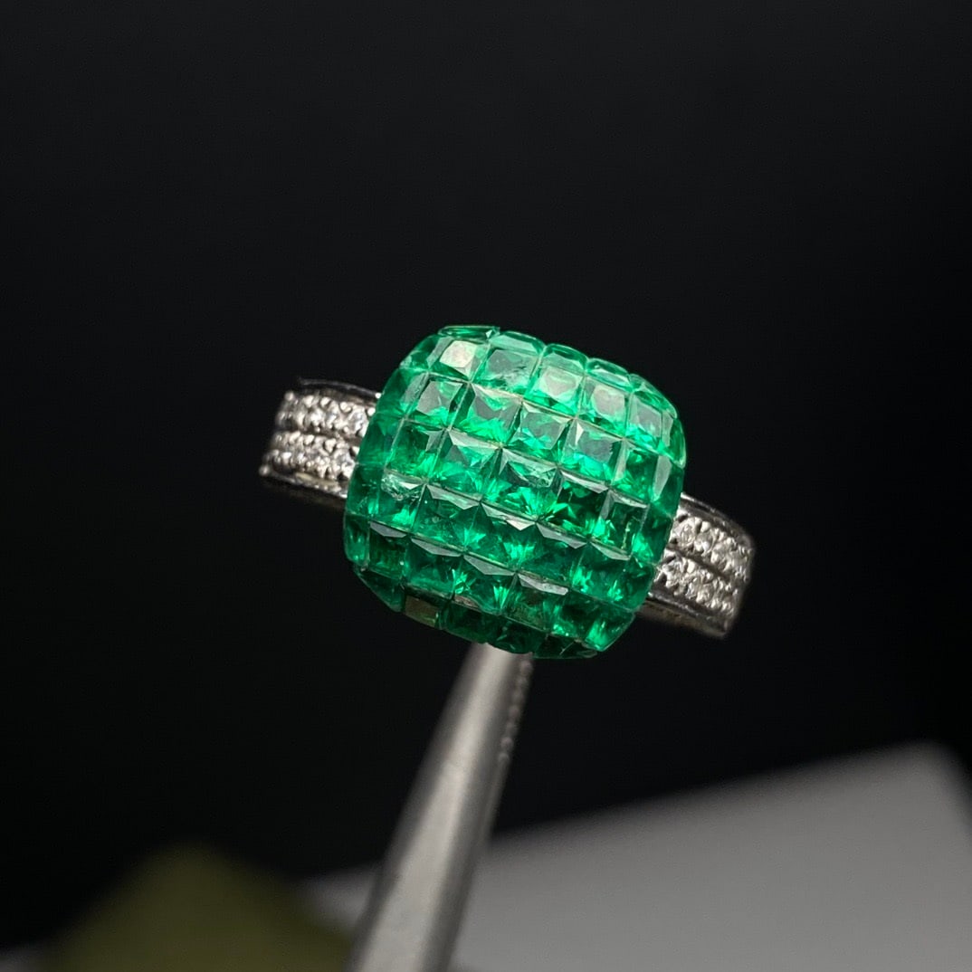 14k Gold 2.95 Ctw Natural Emerald & Diamond Ring: Ref:231154351 // gold content:14k gold // ring size:7. 25us // // main gemstone:emerald // shape:princess // carat weight:2. 65ct // color:green // treatment:natural // // adjacent gemstone 2 :
