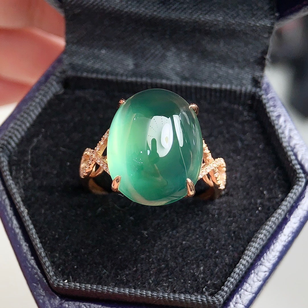 14k Gold 12.3 Ct Natural Prehnite & Diamond Ring: Ref:231154359 // gold content:14k gold // ring size:7. 25us // // main gemstone:prehnite // shape:oval // carat weight:12. 3ct // color:green // treatment:natural // // adjacent gemstone 2 : diamond