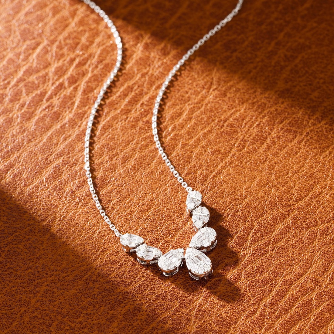 14k Gold 0.35 Ctw Natural H Diamond Necklace: Ref:231154365 // gold content:14k gold // main gemstone:diamond // shape:baguette // carat weight:0. 15ct // clarity grade:vs-si // color:h // treatment:natural // // adjacent gemstone 2 : diamond //