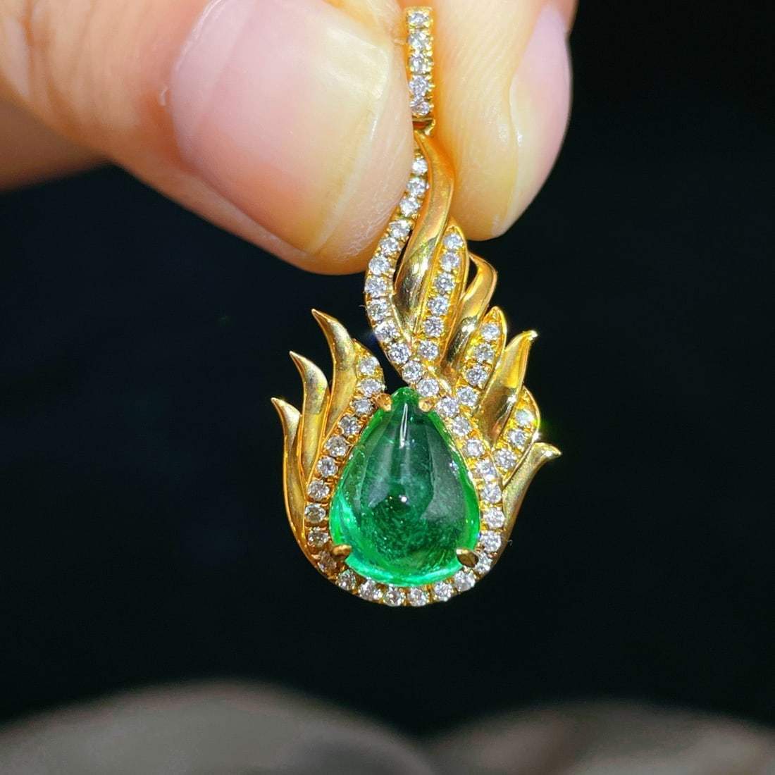 14k Gold 2.23 Ctw Natural Emerald & Diamond Pendant( Without Chain ): Ref:231154388 // gold content:14k gold // main gemstone:emerald // shape:pear // carat weight:1. 97ct // color:green // treatment:natural // // adjacent gemstone 2 : diamond // shape:round // carat