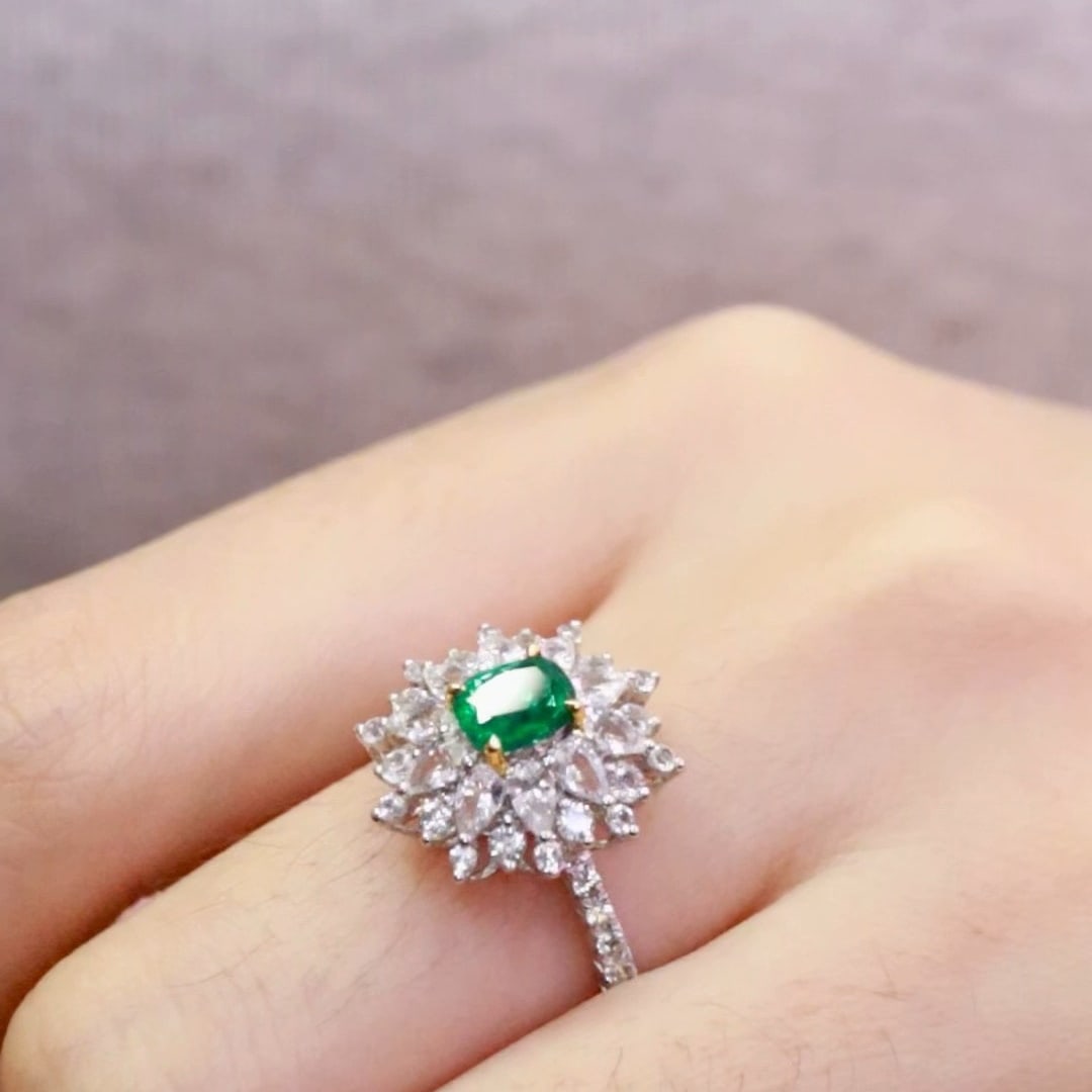 14k Gold 0.66 Ctw Natural Emerald & Diamond Ring - 5