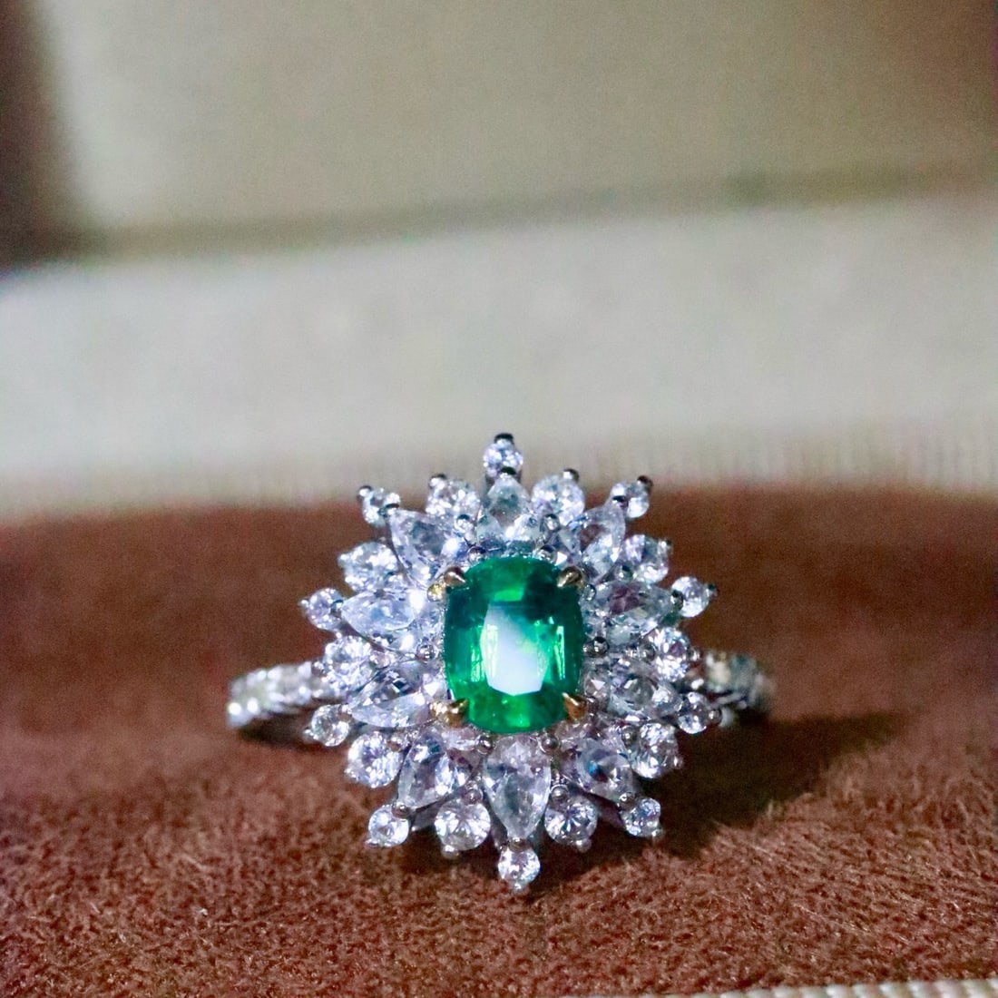 14k Gold 0.66 Ctw Natural Emerald & Diamond Ring - 6