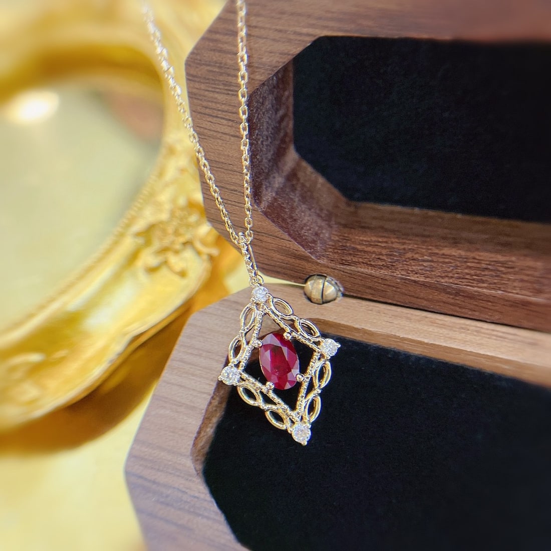 14k Gold 0.72 Ctw Vivid Red Natural Ruby & Diamond Necklace: Ref:231154398 // gold content:14k gold // main gemstone:ruby // shape:oval // carat weight:0. 60ct // color:vivid red // treatment:natural // // adjacent gemstone 2 : diamond // shape:round // carat
