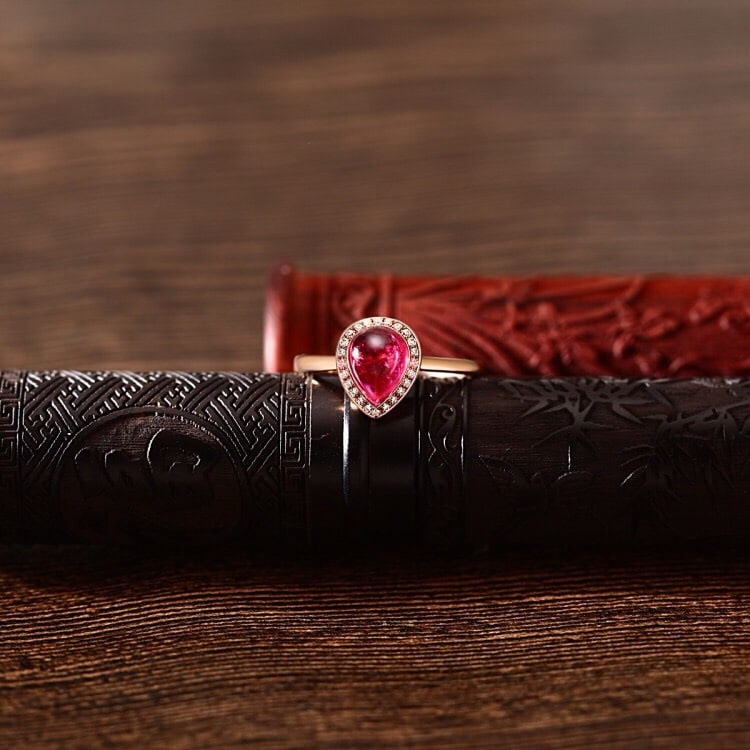 14k Gold 1.53 Ctw Natural Tourmaline & Diamond Ring: Ref:231154411 // gold content:14k gold // ring size:7. 25us // // main gemstone:tourmaline // shape:pear // carat weight:1. 45ct // color:red // treatment:natural // // adjacent gemstone 2 : diamond