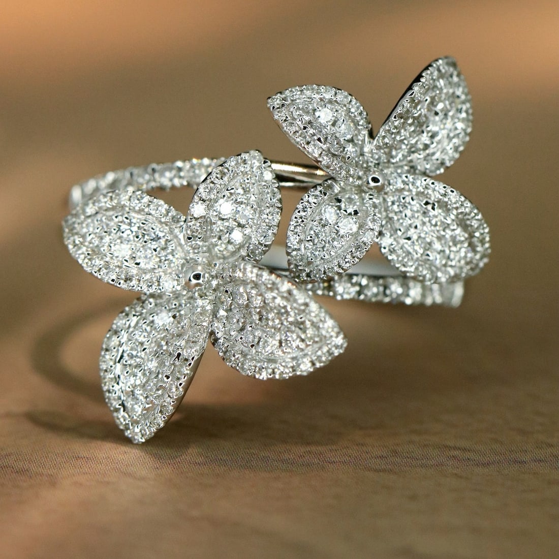 14k Gold 0.68 Ct Natural H Diamond Ring: Ref:231154419 // gold content:14k gold // ring size:7. 25us // // main gemstone:diamond // shape:round // carat weight:0. 68ct // clarity grade:vs-si // color:h // treatment:natural // cut grade:g //