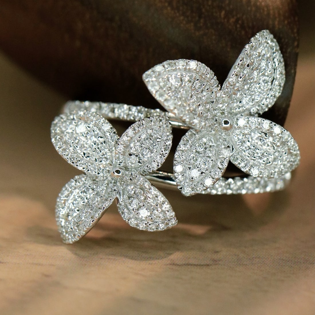 14k Gold 0.68 Ct Natural H Diamond Ring - 2
