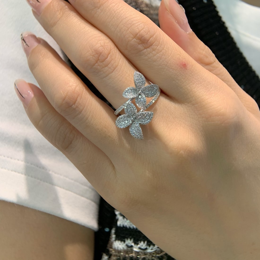 14k Gold 0.68 Ct Natural H Diamond Ring - 4