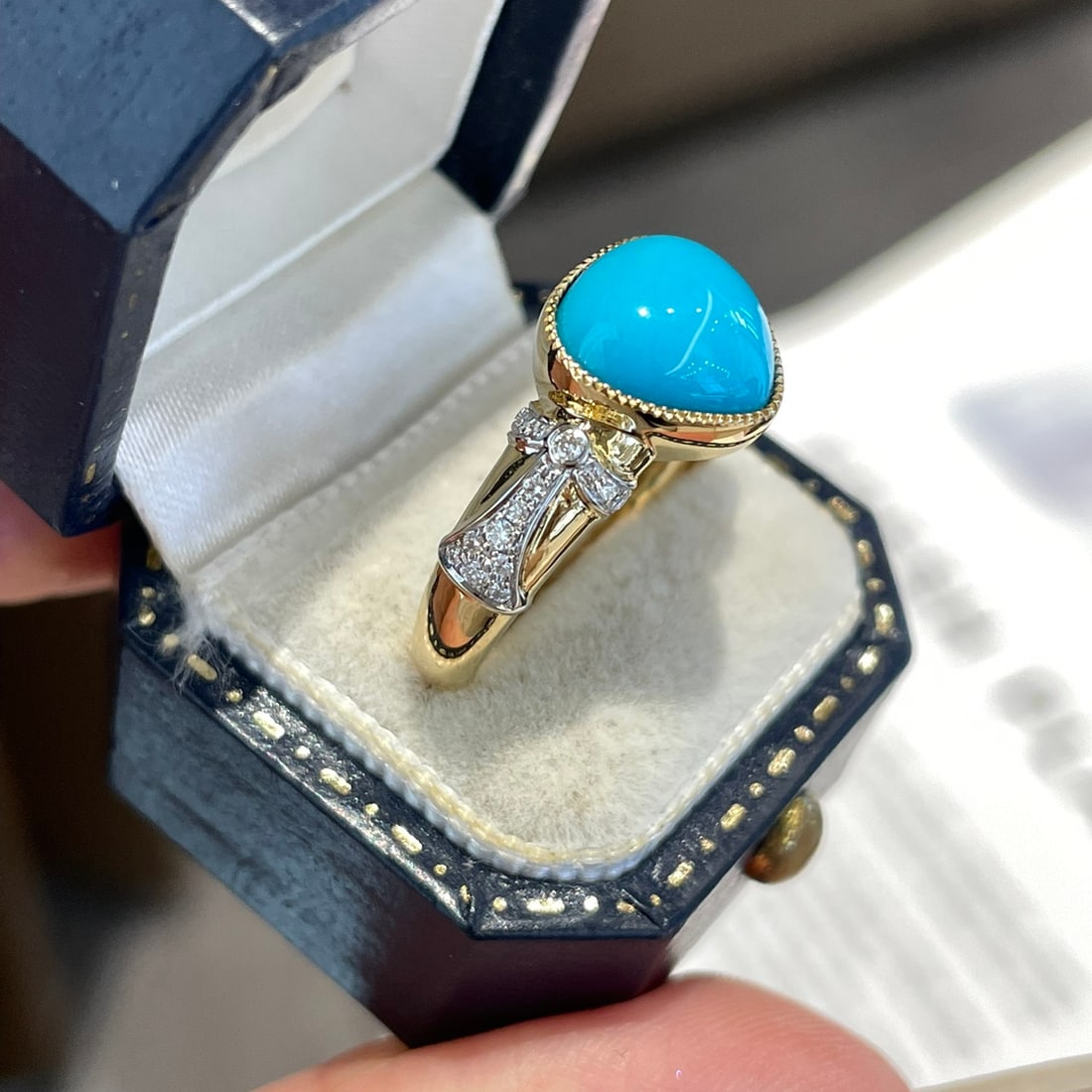 14k Gold 2.5 Ct Natural Blue Turquoise & Diamond Ring - 2