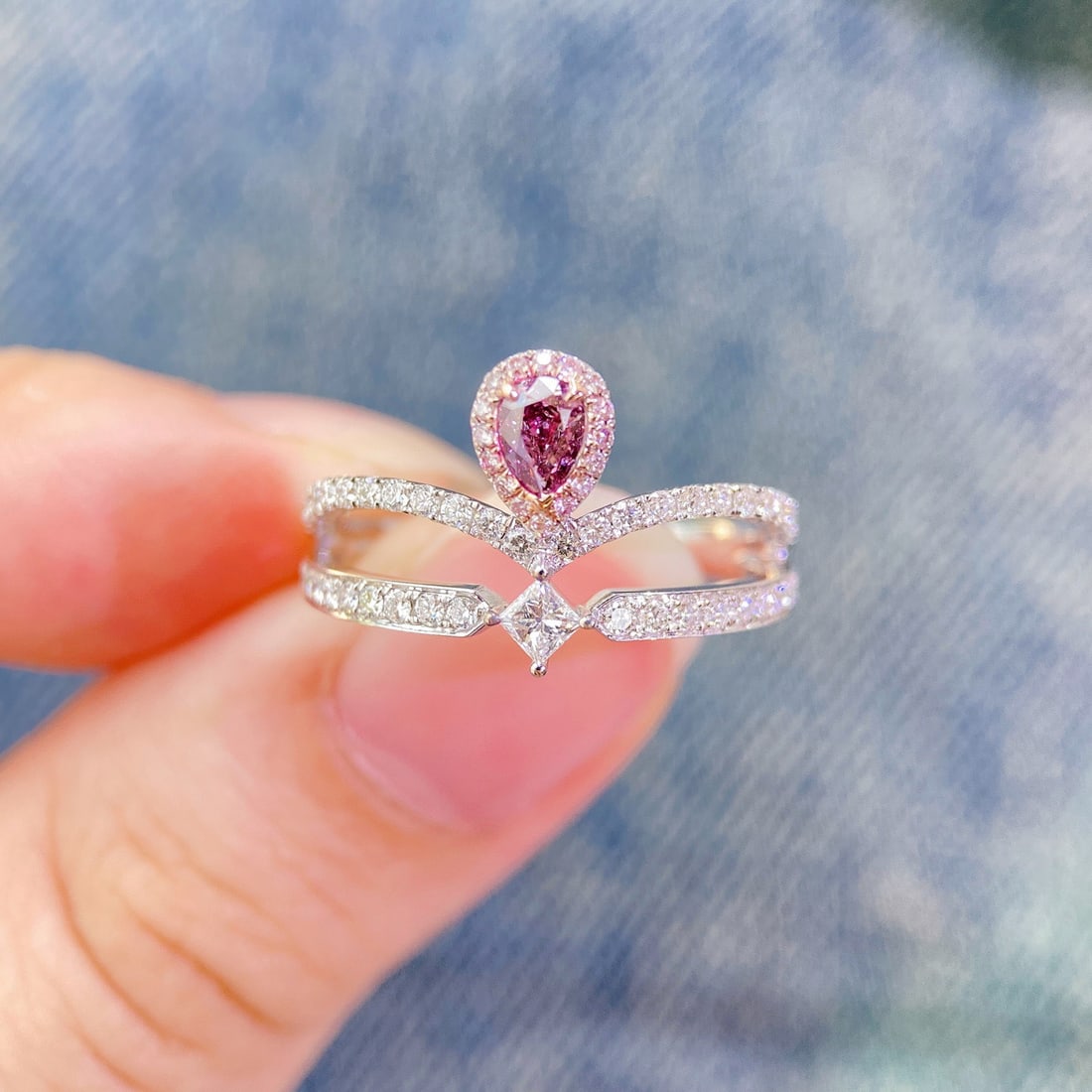 Gia Certified 14k Gold 0.77 Ctw Natural Pink Diamond & Diamond Ring: Ref:231154423 // gold content:14k gold // ring size:7. 25us // // main gemstone:pink diamond // certified:gia // shape:pear // carat weight:0. 26ct // clarity grade:si2 // color:pink // treatment:natu