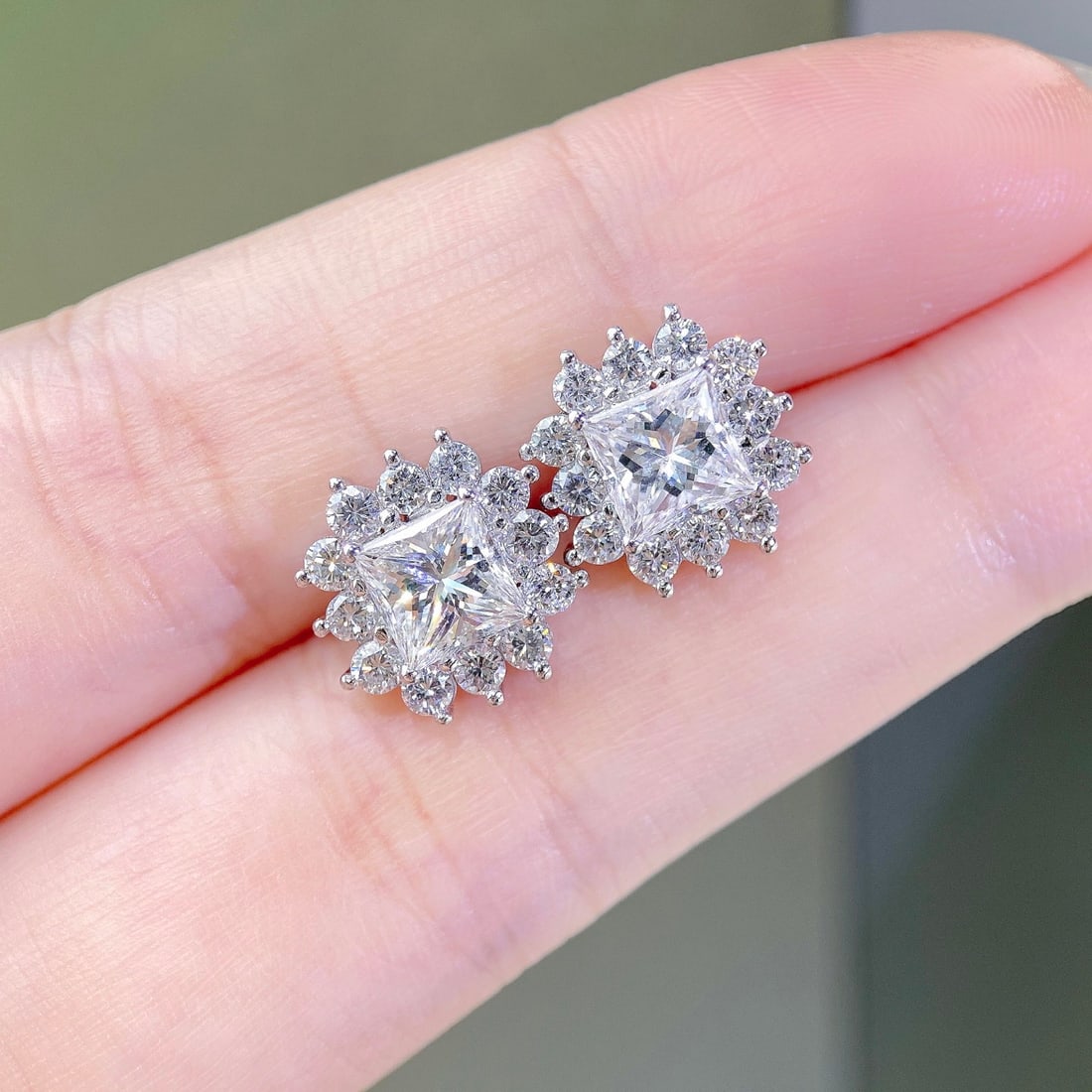 Gia Certified 14k Gold 3.09 Ctw Natural E-h Vvs2-vs1 Princess Diamond & Diamond Earrings: Ref:231154424 // gold content:14k gold // main gemstone 1 :diamond // certified:gia // shape:princess // carat weight:1. 04ct // clarity grade:vvs2 // color:e // treatment:natural // // main gemstone 