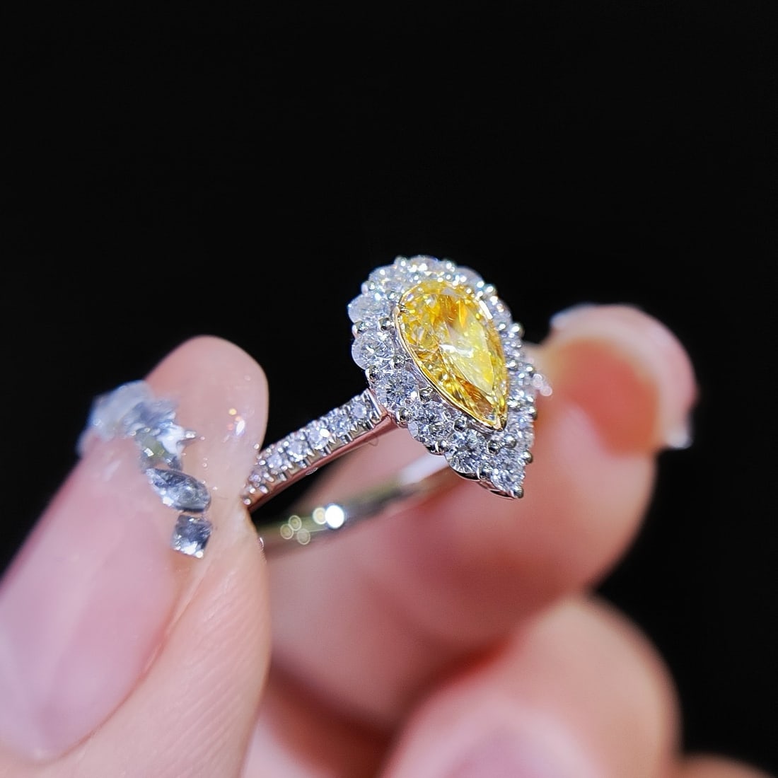 14k Gold 0.91 Ctw Natural Yellow Diamond & Diamond Ring - 2