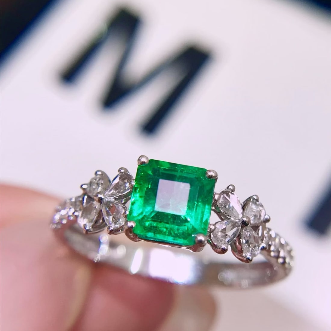 14k Gold 0.8 Ct Natural Emerald & Diamond Ring: Ref:231154428 // gold content:14k gold // ring size:7. 25us // // main gemstone:emerald // shape:octagonal // carat weight:0. 8ct // color:green // treatment:natural // // adjacent gemstone 2 :