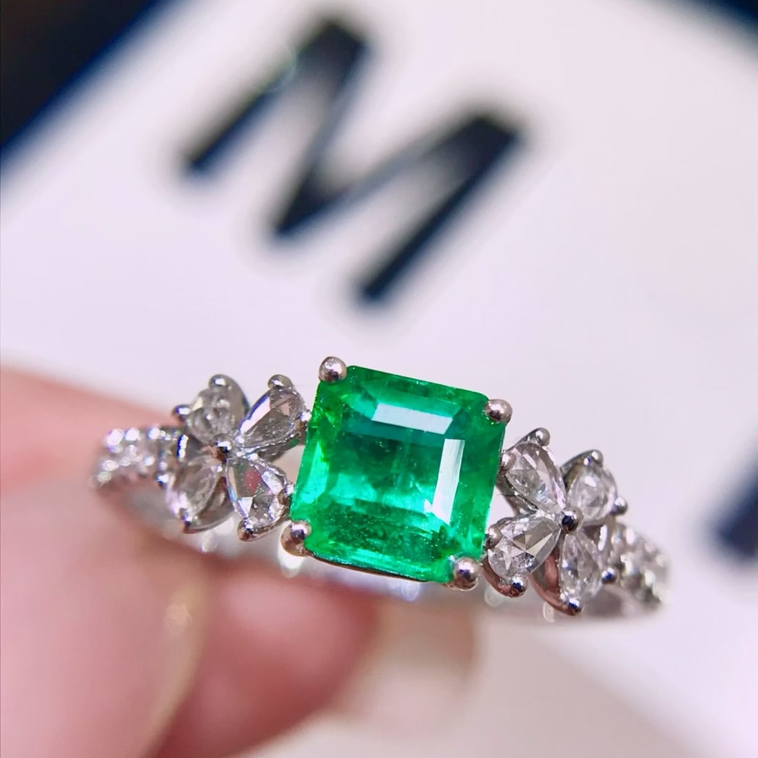 14k Gold 0.8 Ct Natural Emerald & Diamond Ring - 2