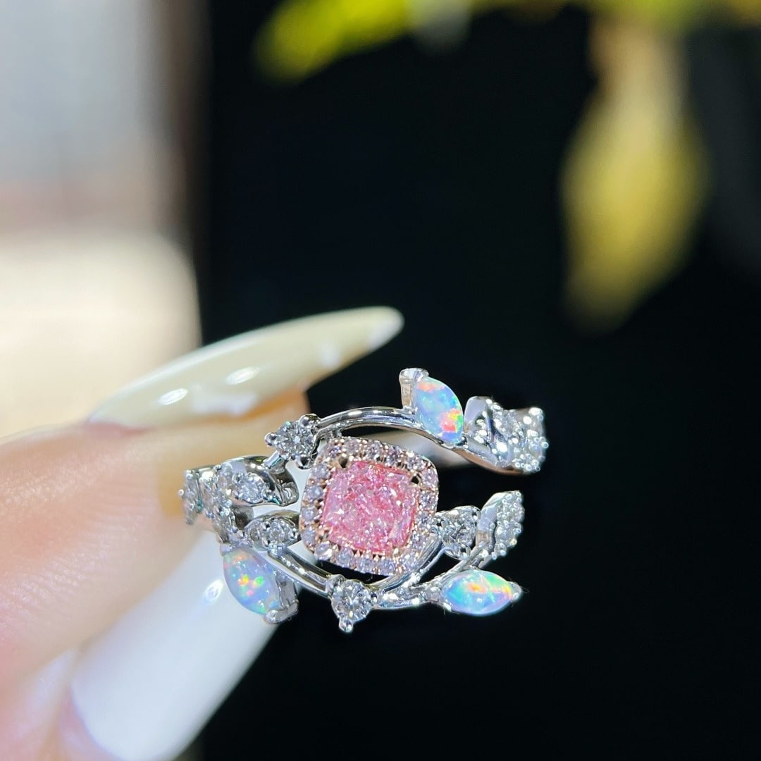 14k Gold 0.42 Ct Natural Pink Diamond & Diamond Ring: Ref:231154430 // gold content:14k gold // ring size:7. 25us // // main gemstone:pink diamond // shape:cushion // carat weight:0. 42ct // color:pink // treatment:natural // // adjacent gemstone 2 : dia