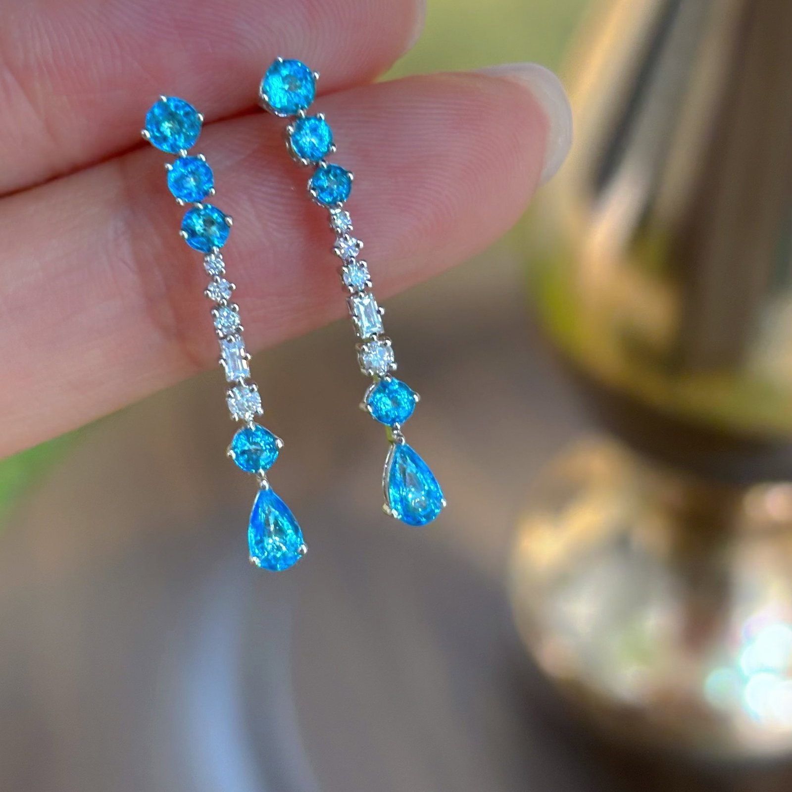 14k Gold 1 Ct Natural Paraiba Tourmaline & Diamond Earrings: Ref:231154435 // gold content:14k gold // main gemstone:paraiba tourmaline // shape:multiple // carat weight:1ct // color:blue // treatment:natural // // adjacent gemstone 2 : diamond // shape:round
