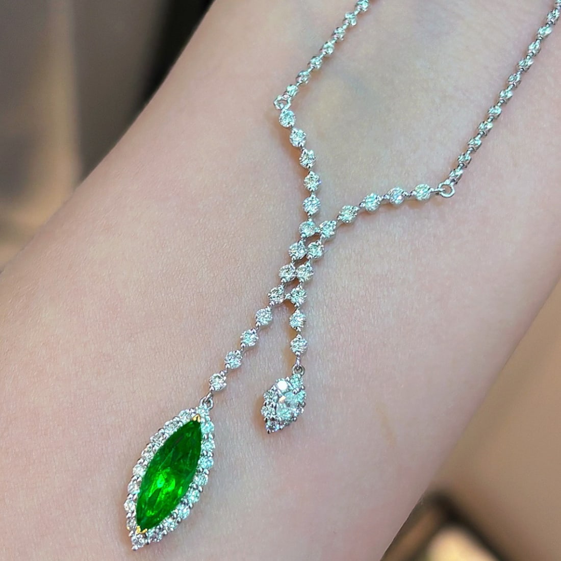 14k Gold 1.3 Ct Vivid Green Natural Emerald & Diamond Necklace - 2