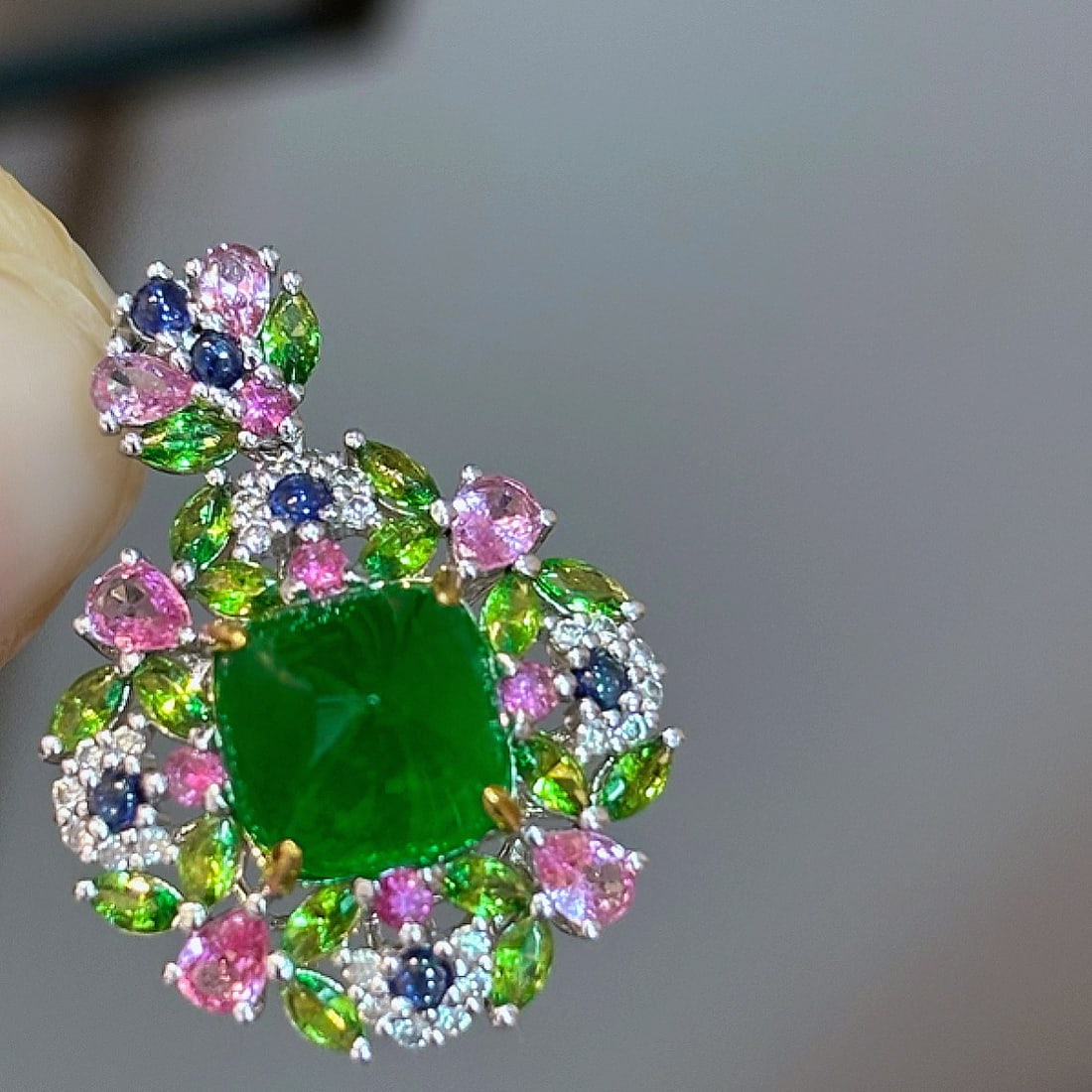 14k Gold 2.5 Ct Natural Emerald & Diamond & Coloured Gemstone Pendant( Without Chain ): Ref:231154438 // gold content:14k gold // main gemstone:emerald // shape:sugar-loaf // carat weight:2. 5ct // color:green // treatment:natural // // adjacent gemstone 2 : diamond // shape:round //