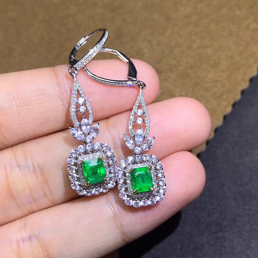 14k Gold 1.60 Ctw Natural Emerald & Diamond Earrings - 3