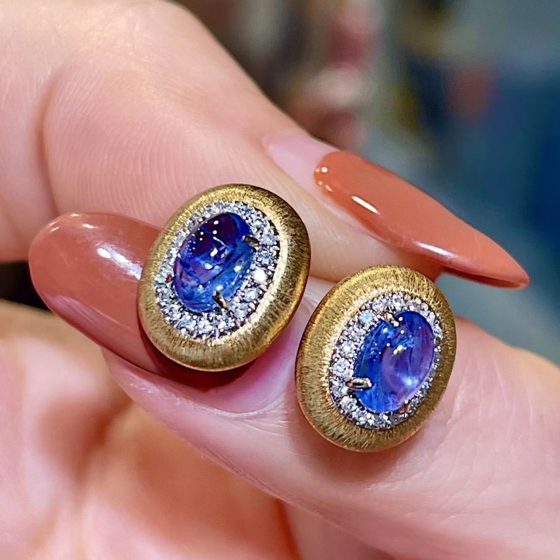 14k Gold 1.79 Ctw Natural Sapphire & Diamond Earrings: Ref:231154444 // gold content:14k gold // main gemstone:sapphire // shape:oval // carat weight:1. 65ct // color:blue // treatment:natural // // adjacent gemstone 2 : diamond // shape:round // carat
