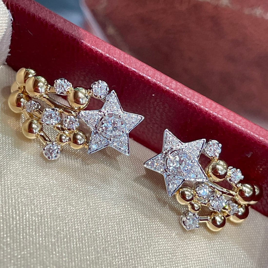 14k Gold 0.7 Ct Natural H Diamond Earrings: Ref:231154447 // gold content:14k gold // main gemstone:diamond // shape:round // carat weight:0. 7ct // clarity grade:vs-si // color:h // treatment:natural // cut grade:g // High Estimate: 7900 Condi