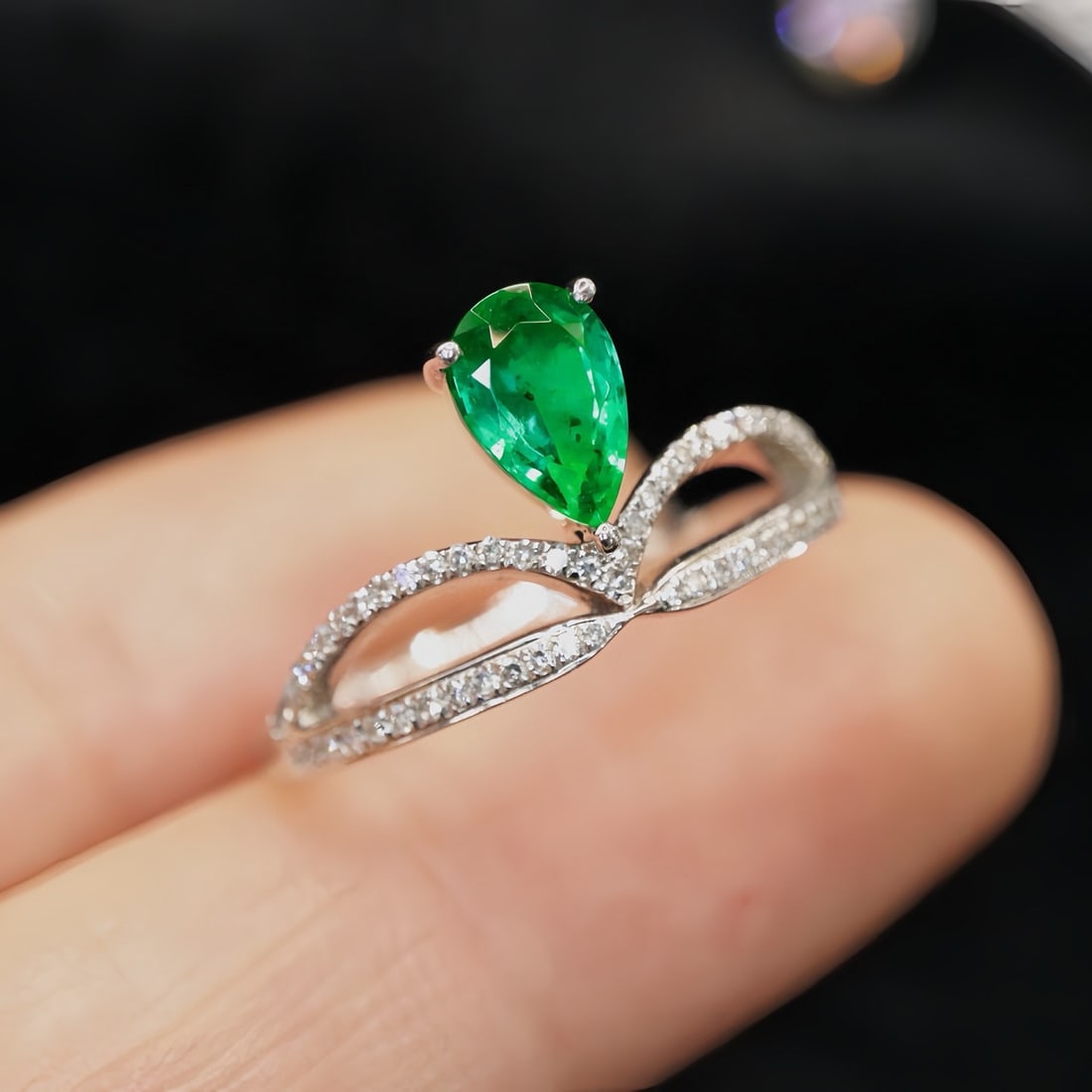 14k Gold 0.80 Ctw Natural Emerald & Diamond Ring - 2