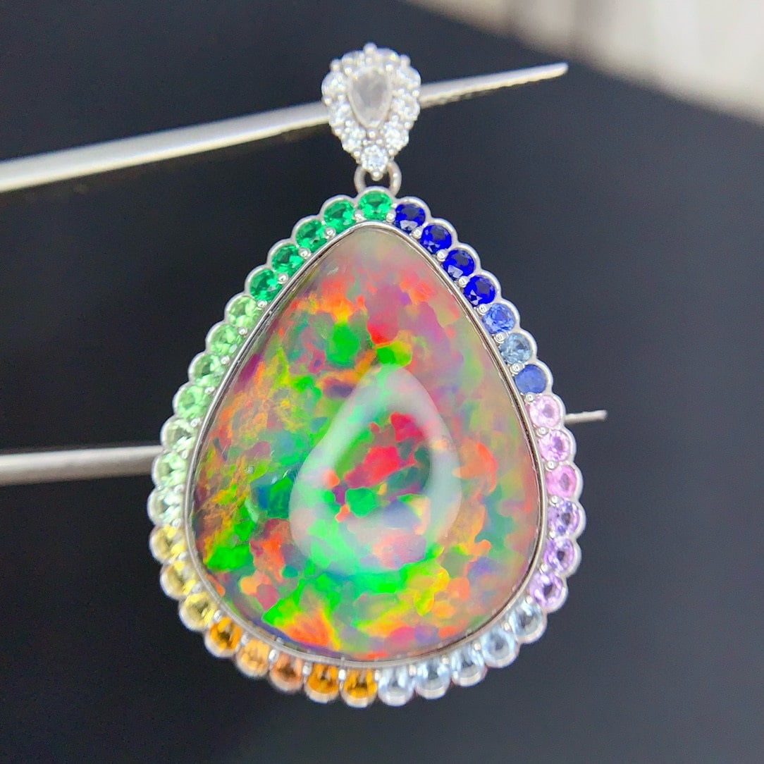 14k Gold 17.9 Ct Natural Opal & Diamond Pendant( Without Chain ): Ref:231161008 // gold content:14k gold // main gemstone:opal // shape:pear // carat weight:17. 9ct // color:color // treatment:natural // // adjacent gemstone 2 : diamond // shape:round // clarity