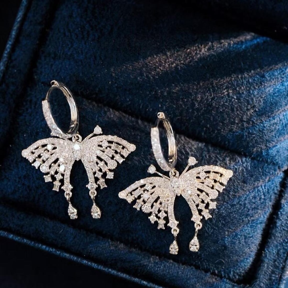 14k Gold 1.36 Ct Natural H Diamond & Butterfly Earrings: Ref:231161009 // gold content:14k gold // main gemstone:diamond // shape:multiple // carat weight:1. 36ct // clarity grade:vs-si // color:h // treatment:natural // High Estimate: 4300 Condition: New