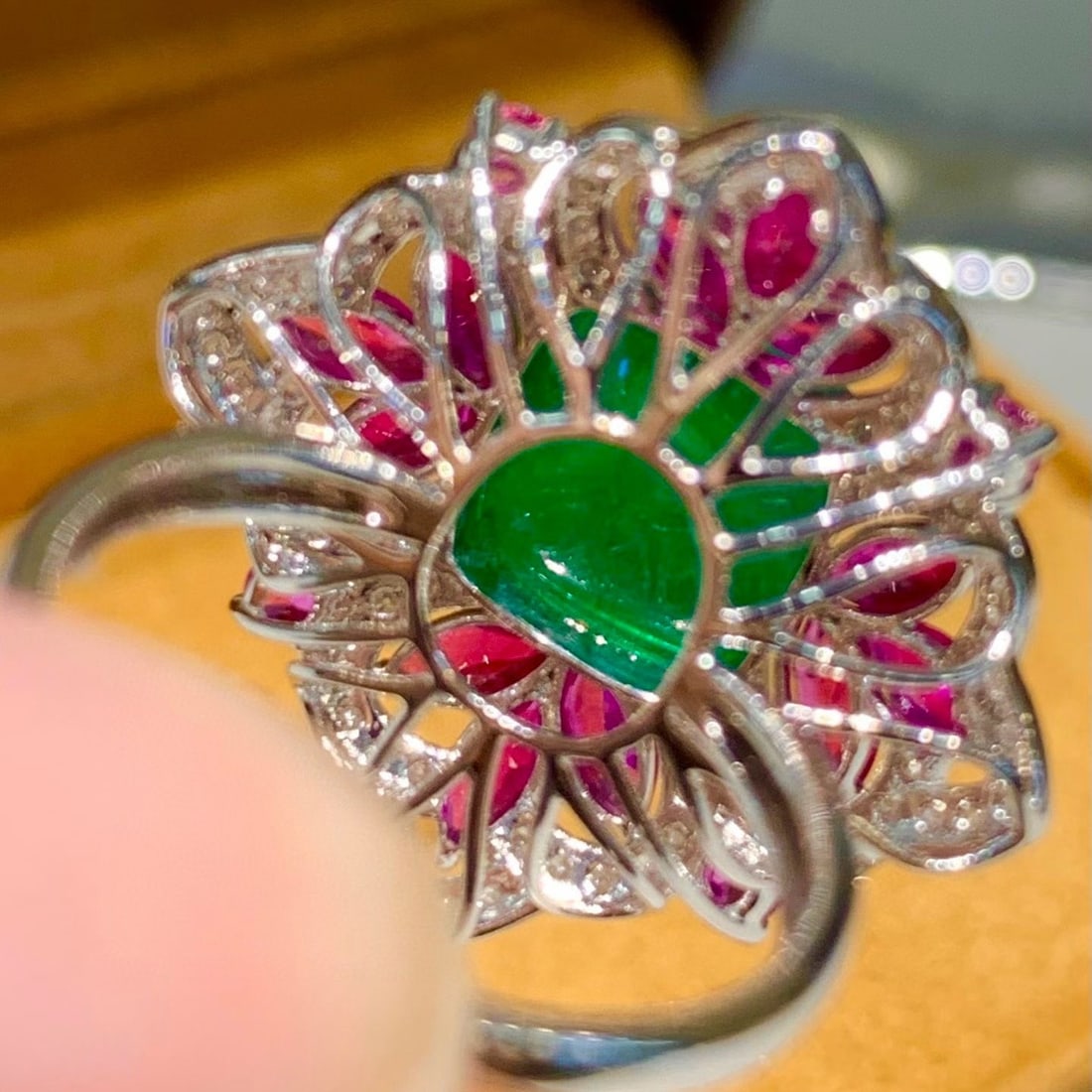 14k Gold 6.5 Ct Vivid Green Natural Emerald & Diamond Ring - 3