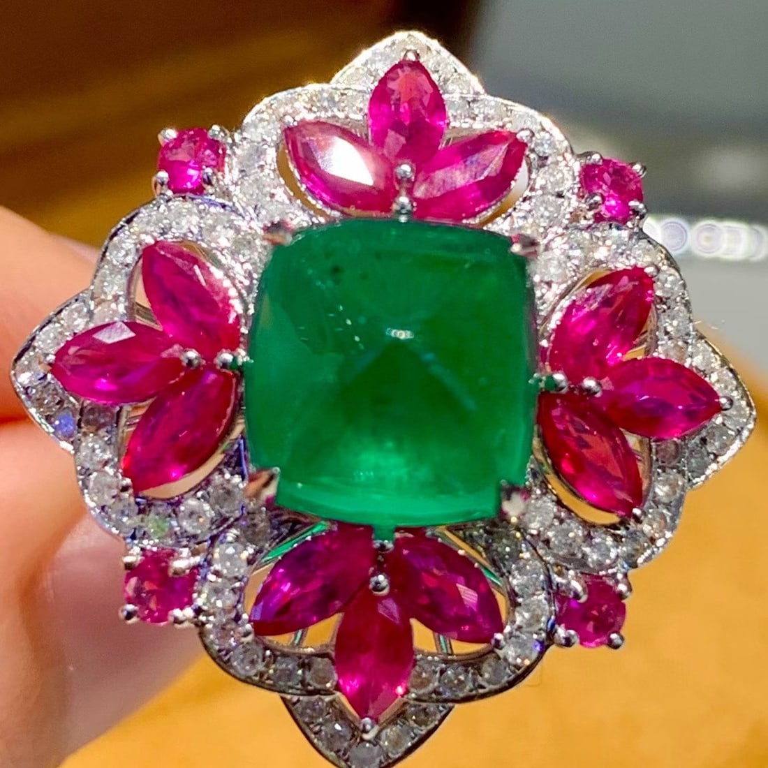 14k Gold 6.5 Ct Vivid Green Natural Emerald & Diamond Ring - 4