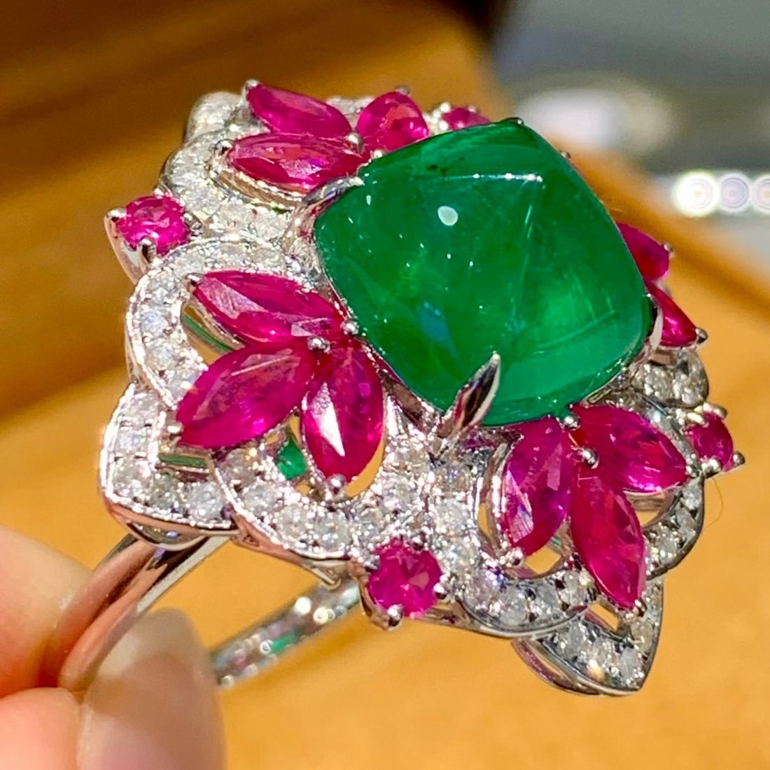 14k Gold 6.5 Ct Vivid Green Natural Emerald & Diamond Ring - 5