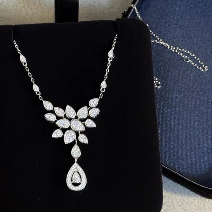 14k Gold 0.4 Ct Natural H Diamond Necklace: Ref:231161053 // gold content:14k gold // main gemstone:diamond // shape:round // carat weight:0. 4ct // clarity grade:vs-si // color:h // treatment:natural // cut grade:g // Low Estimate: 3300 High E