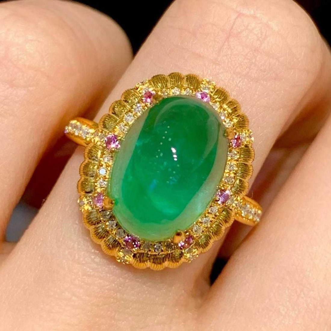 14k Gold 5.88 Ct Natural Emerald & Diamond Ring: Ref:231161082 // gold content:14k gold // ring size:7. 25us // // main gemstone:emerald // shape:oval // carat weight:5. 88ct // color:green // treatment:natural // // adjacent gemstone 2 : diamond