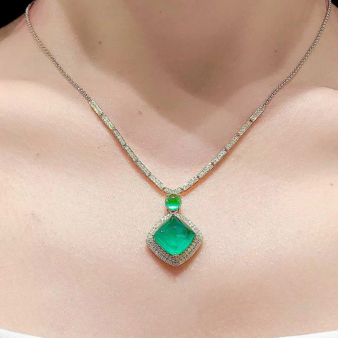 14k Gold 6.8 Ct Natural Emerald & Diamond Necklace - 6