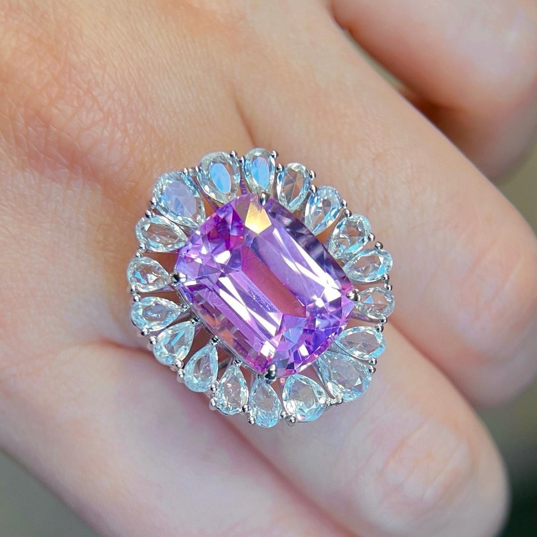 14k Gold 20.03 Ctw Natural Kunzite & Sapphire Ring: Ref:231161155 // gold content:14k gold // ring size:7. 25us // // main gemstone:kunzite // shape:cushion // carat weight:15. 3ct // color:purple // treatment:natural // // adjacent gemstone 2 : sapphi