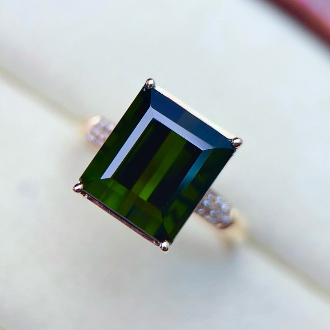 14k Gold 6.44 Ctw Natural Tourmaline & Diamond Ring: Ref:231161160 // gold content:14k gold // ring size:7. 25us // // main gemstone:tourmaline // shape:octagonal // carat weight:6. 35ct // color:green // treatment:natural // // adjacent gemstone 2 :