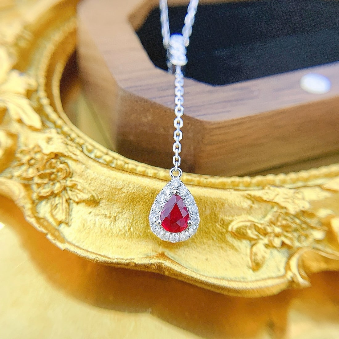 14k Gold 0.47 Ctw Natural Ruby & Diamond Necklace: Ref:231161173 // gold content:14k gold // main gemstone:ruby // shape:pear // carat weight:0. 30ct // color:red // treatment:natural // // adjacent gemstone 2 : diamond // shape:round // carat