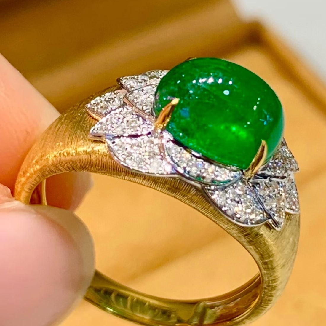 14k Gold 2.1 Ct Natural Emerald & Diamond Ring - 6