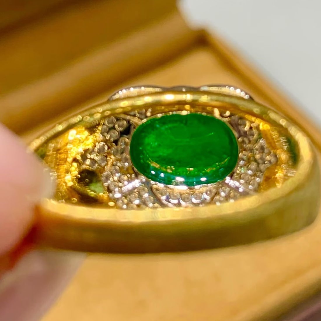 14k Gold 2.1 Ct Natural Emerald & Diamond Ring - 7