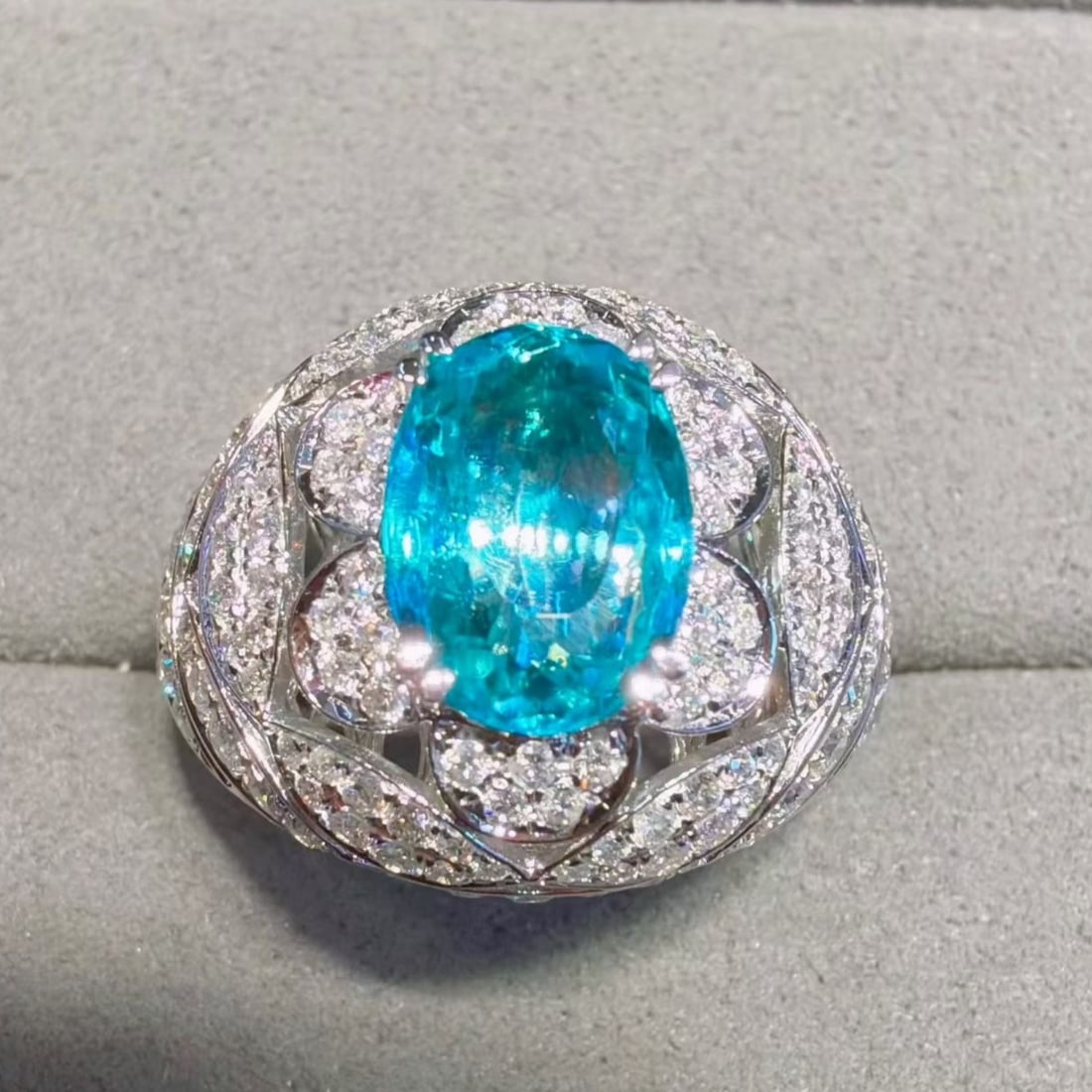 14k Gold 4.07 Ctw Natural Paraiba Tourmaline & Diamond Ring: Ref:231161214 // gold content:14k gold // ring size:7. 25us // // main gemstone:paraiba tourmaline // shape:oval // carat weight:2. 47ct // color:blue // treatment:natural // // adjacent gemstone 2 : 